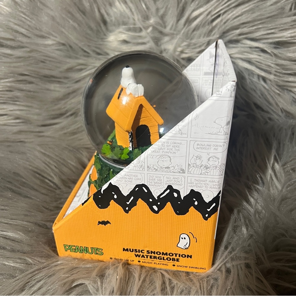 Peanuts Halloween Music Snow Globe with Orange and Green Accents - Picture 6 of 7